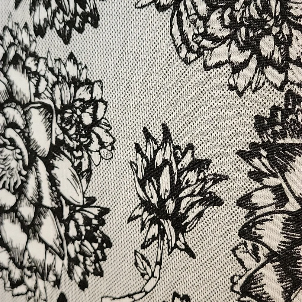 LuLaRoe Dress Nicole 2XL Black Gray White Floral Lace Pattern Short Sleeve - Picture 5 of 5